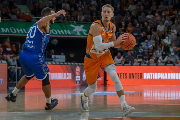 更多国家的 更多国家的